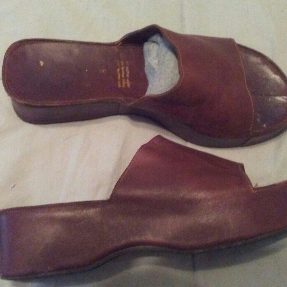 Robert Clergerie brown leather slides